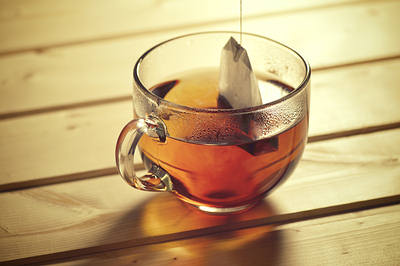 چای سیاه و عرق کردن دست وپا چای سیاه و عرق کردن دست وپا