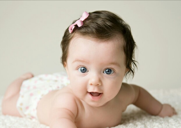 نوزاد هشت ماهه نوزاد هشت ماهه