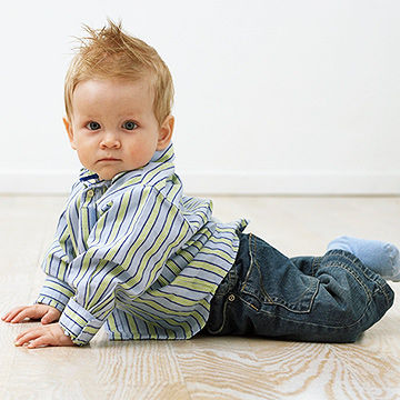 نوزاد ده ماهه نوزاد ده ماهه