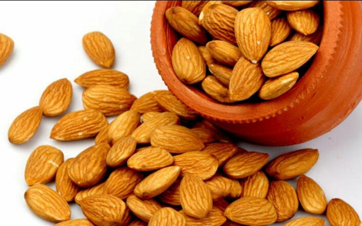 بادام غذایی مناسب برای بیماران قلبی بادام غذایی مناسب برای بیماران قلبی