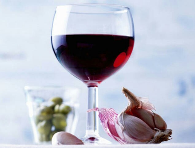 شراب قرمز غذایی مناسب برای بیماران قلبی شراب قرمز غذایی مناسب برای بیماران قلبی