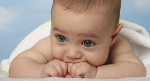 نوزاد ده ماهه در هفته چهارم نوزاد ده ماهه در هفته چهارم