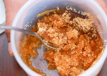 مخلوط شکر با روغن برای سفیدی پوست مخلوط شکر با روغن برای سفیدی پوست