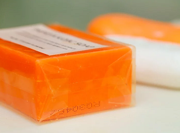 از محصولات روشن کننده پوست استفاده کنید از محصولات روشن کننده پوست استفاده کنید