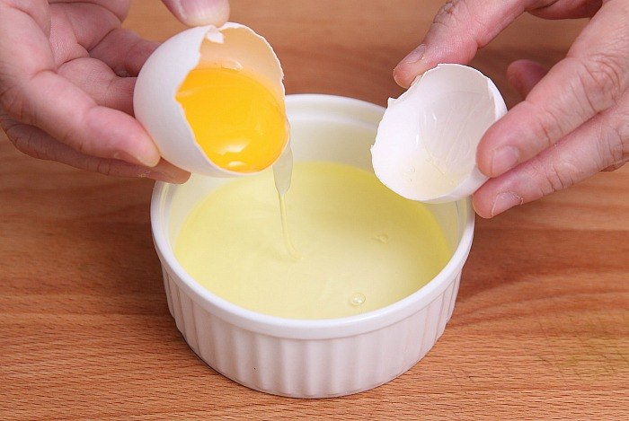 زرده تخم مرغ و شوره سر زرده تخم مرغ و شوره سر