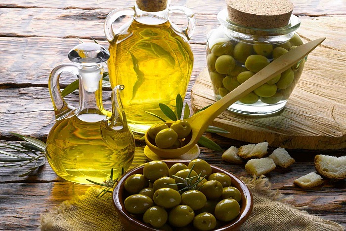 روغن زیتون و شوره سر روغن زیتون و شوره سر