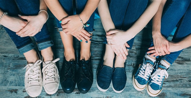 ست کردن کفش با شلوار جین