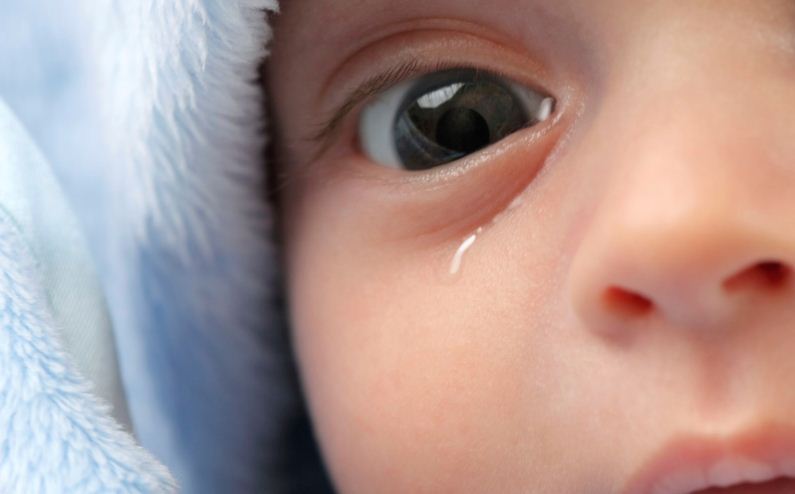 اشک چشم نوزاد