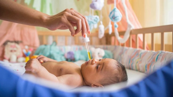 قطره‌های ضروری نوزاد؛ کدام ویتامین‌ها واقعاً لازم‌اند؟