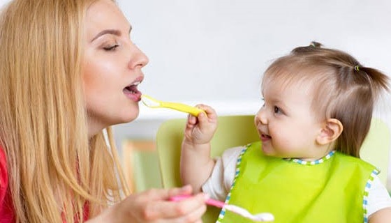 بهترین غذای کمکی نوزاد از 6 ماهگی: راهنمای کامل مادران