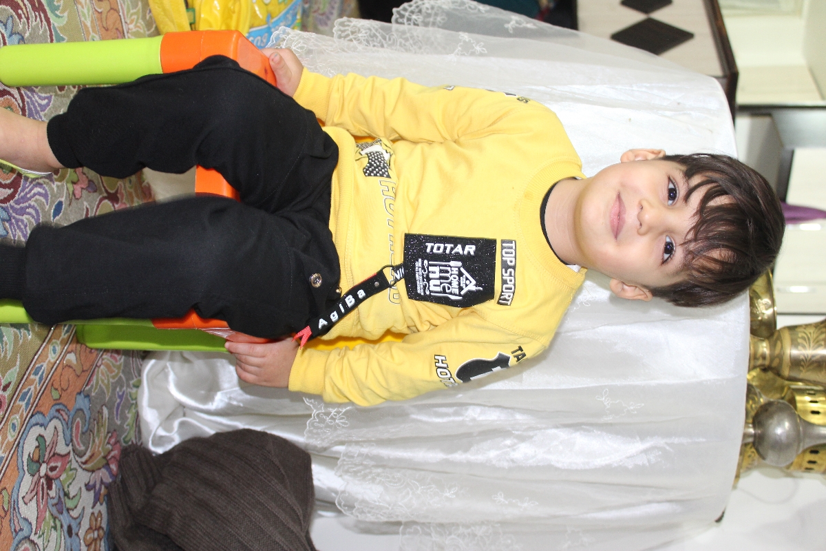 سلام بچهاااا😄بنظرتون چی بخورم تانی نیم خوشگل بشه البته خودم خوشگلم وسفید🙊🤗امامیگن هرچی بخوری روبچه تاثیرمیزاره