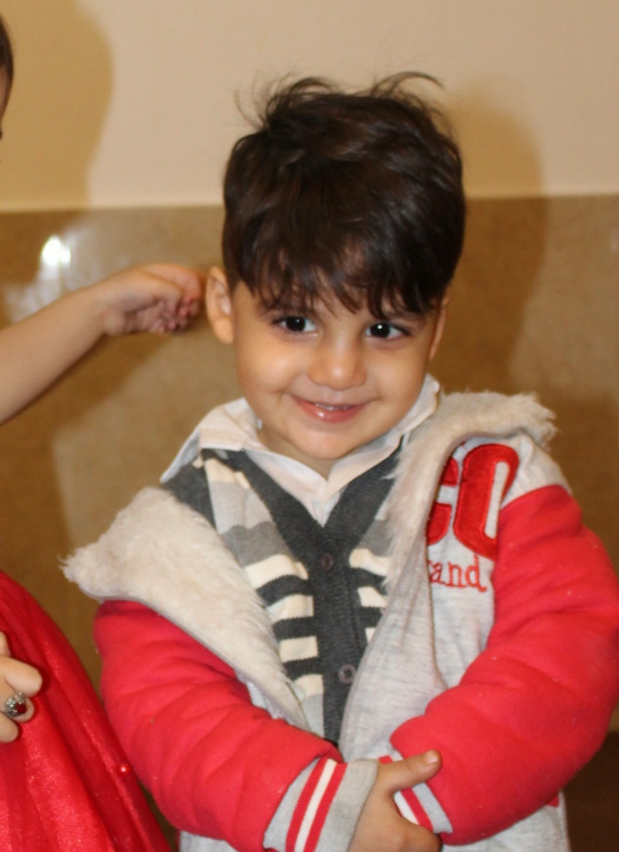 سلام بچهاااا😄بنظرتون چی بخورم تانی نیم خوشگل بشه البته خودم خوشگلم وسفید🙊🤗امامیگن هرچی بخوری روبچه تاثیرمیزاره