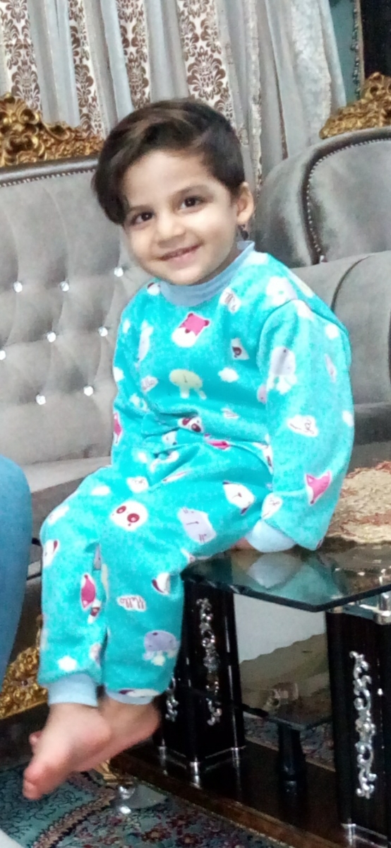 سلام بچهاااا😄بنظرتون چی بخورم تانی نیم خوشگل بشه البته خودم خوشگلم وسفید🙊🤗امامیگن هرچی بخوری روبچه تاثیرمیزاره