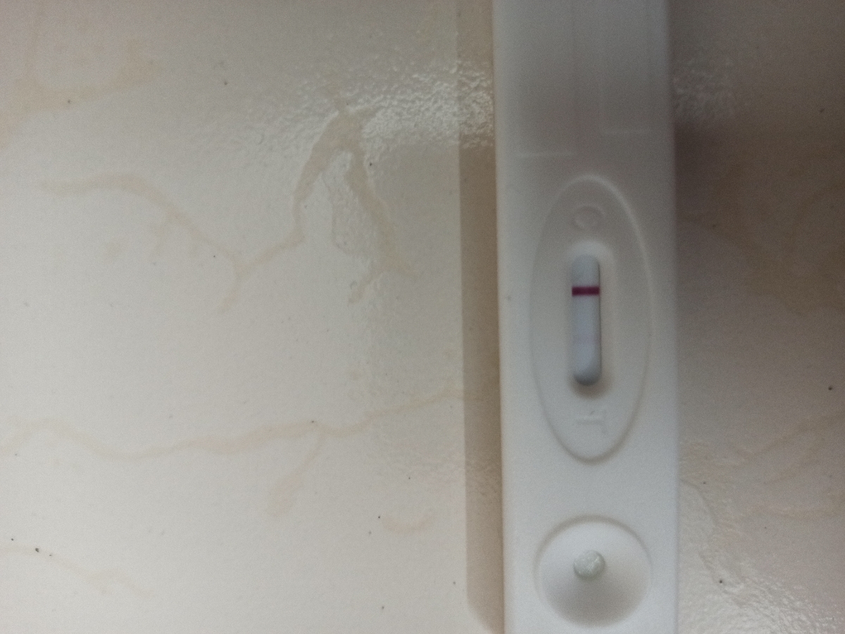 ۶ روز بعد iui بی بی زدم هاله انداخت کاذبه یعنی؟