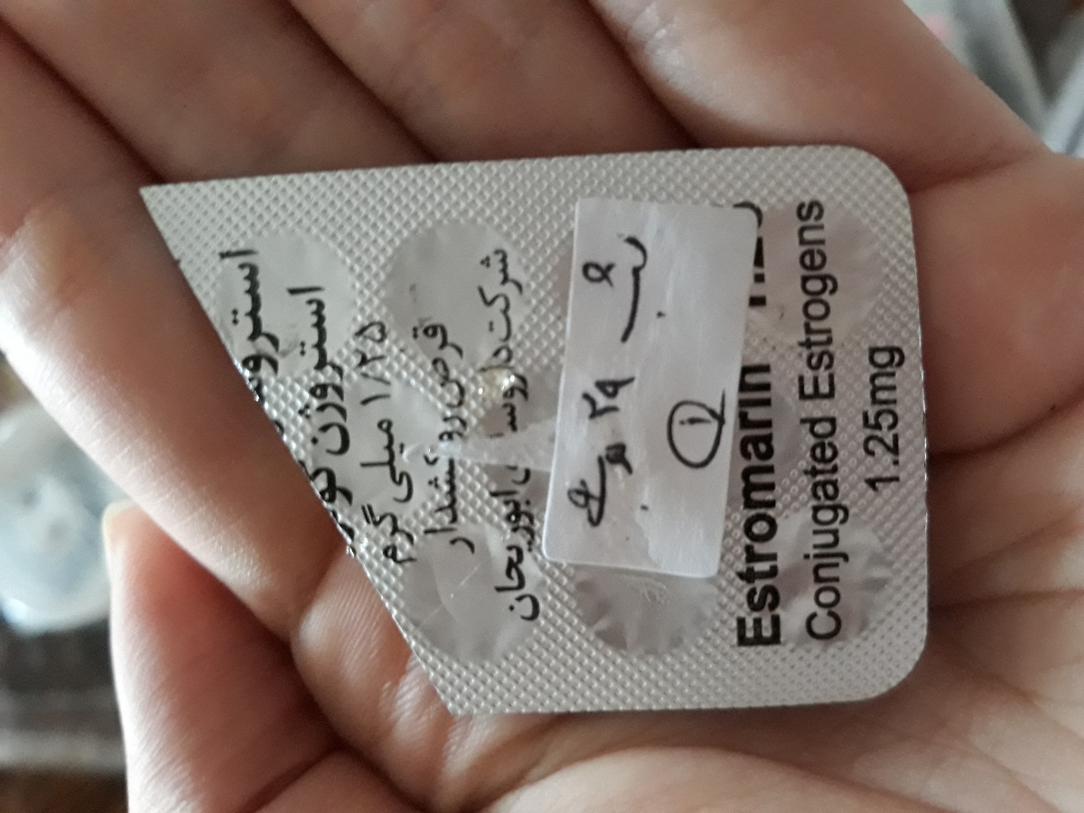 این قرصه استروژنه؟ روش نمیدونم چی نوشته این قرصه استروژنه؟ روش نمیدونم چی نوشته