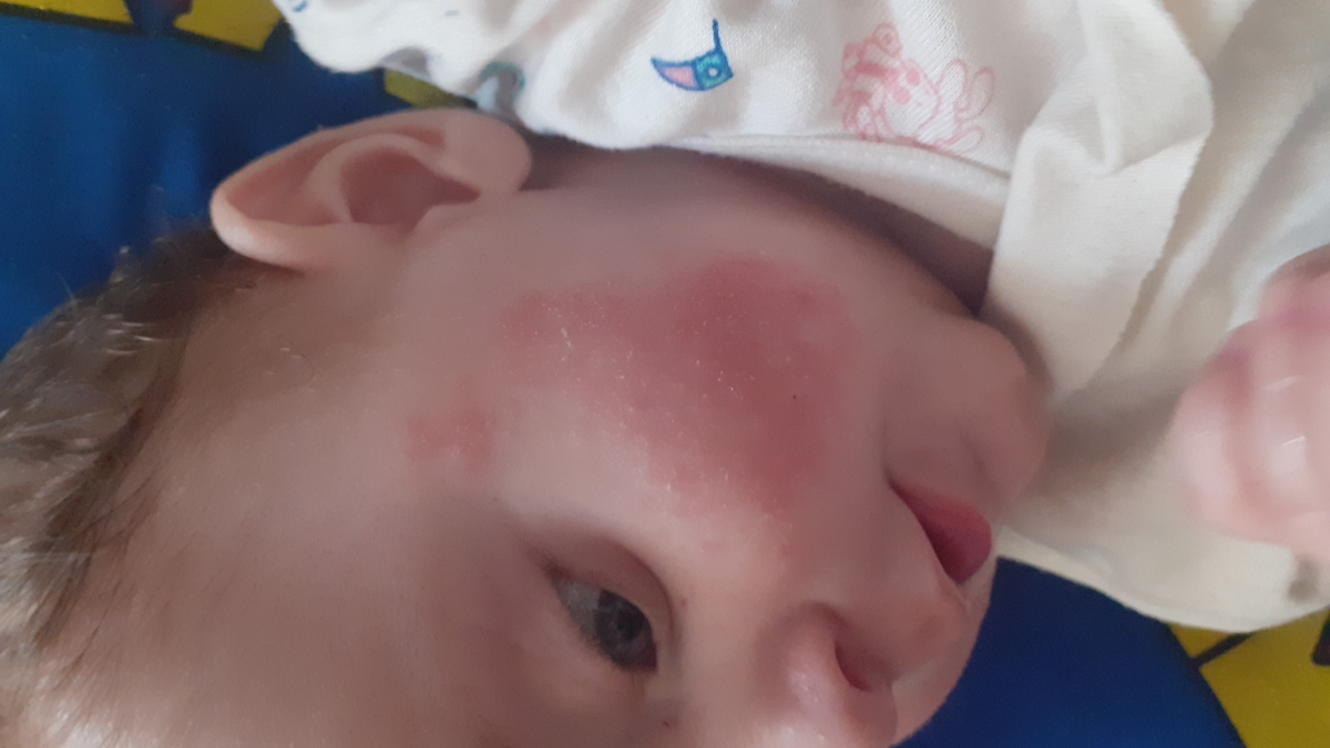 صورت پسرم چرا اینطور اخه بوس هم کسی نمیکنه