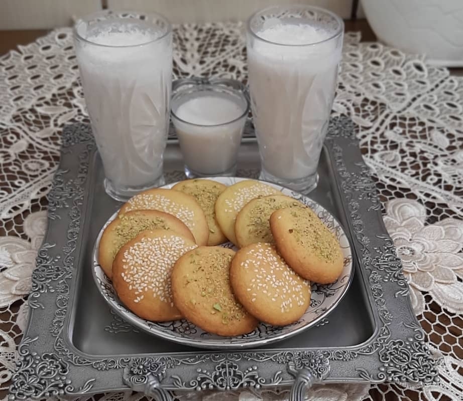 بیاین از کیکا و غذا هاتون و البته دسرهایی که درست کردین عکس بدین 😋😋😋