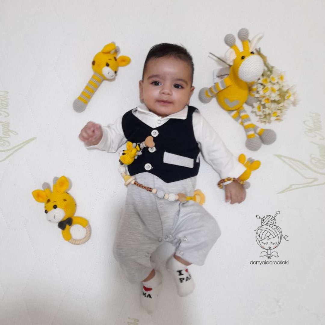 بچه ها یادتونه میخاستم برای نی نی خواهرم ست عروسک ببافم بیاین ببینین چی باافتم😄