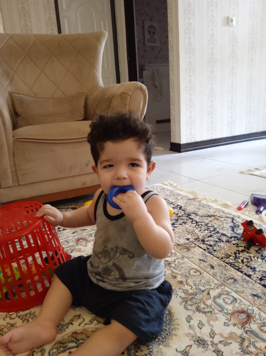 کوچک شدن تدریجی چشم پسرم