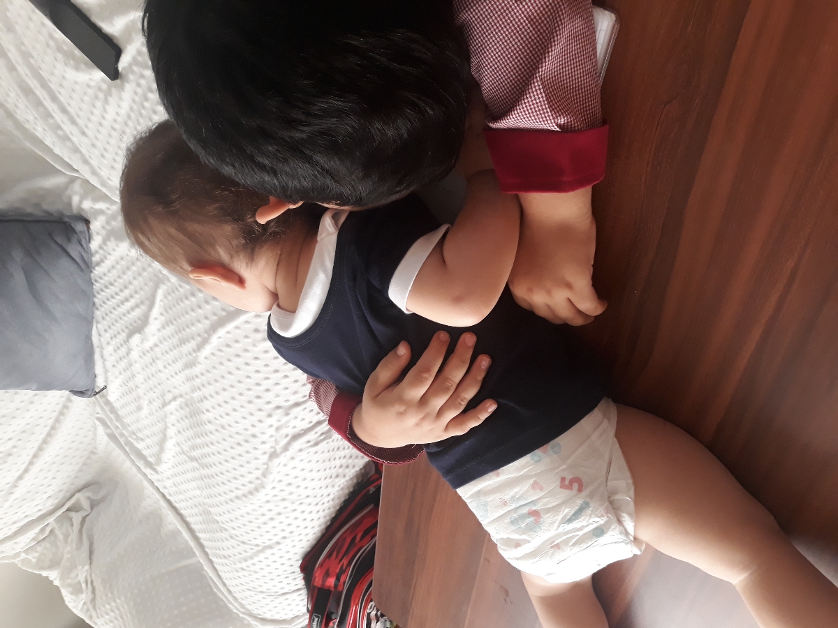 دائم همو بغل میکنن