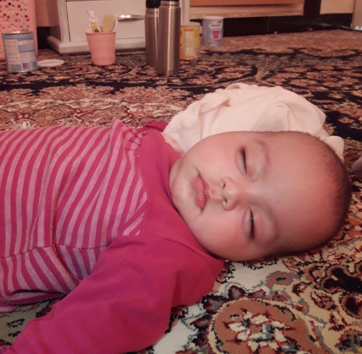 زهرا بچم داشت بازی میکرد یهو چپه افتاد زهرا بچم داشت بازی میکرد یهو چپه افتاد