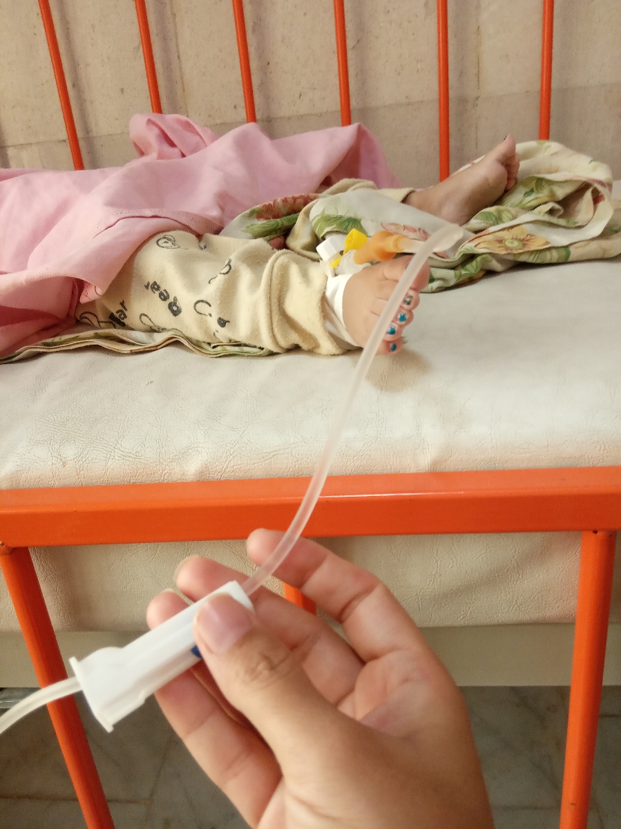 متاسفانه انژیکتش خرابشده بود در اوردیم سرم نمیرفت متاسفانه انژیکتش خرابشده بود در اوردیم سرم نمیرفت