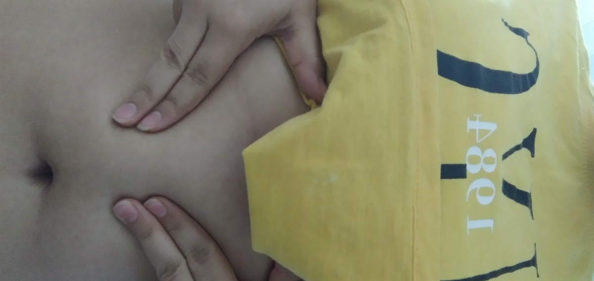 این قسمت از شکمم خیلی هم سفته، درد هم میگیره گهگاهی، این قسمت از شکمم خیلی هم سفته، درد هم میگیره گهگاهی،