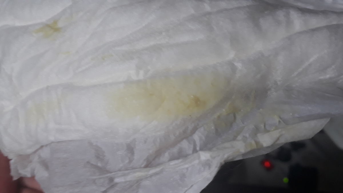 به نظرم یکم مایل به سبز هست به نظرم یکم مایل به سبز هست