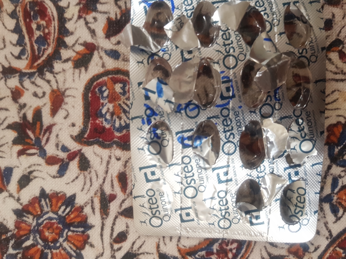 سلام این طبیعیه..مکمل باید بده یا نه سلام این طبیعیه..مکمل باید بده یا نه