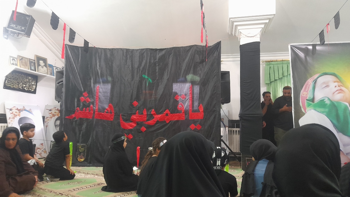 سلام بر امام حسین(ع)و طفل ۶ ماهه اش سلام بر امام حسین(ع)و طفل ۶ ماهه اش
