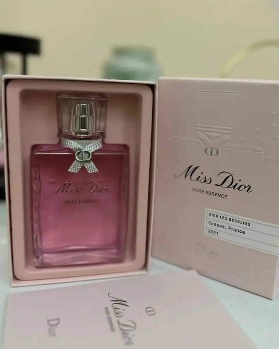 اونایی که علاقه به عطر دارید میشه راهنماییم کنید اونایی که علاقه به عطر دارید میشه راهنماییم کنید