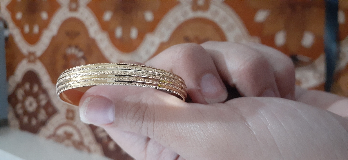 بنظرتون این النگو طلاس یا بدل؟ بنظرتون این النگو طلاس یا بدل؟