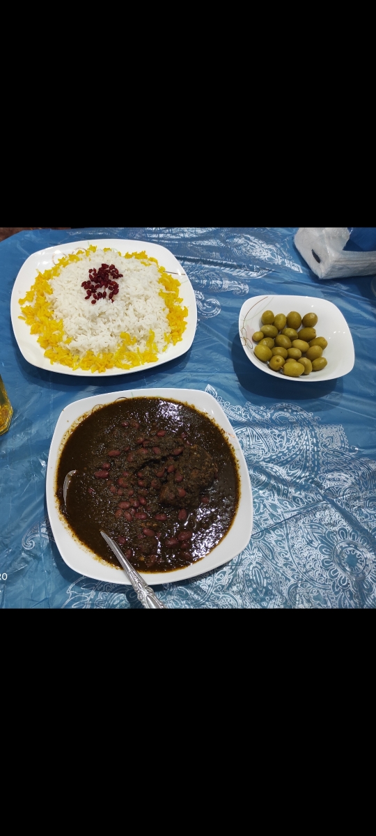 پرستارایه اشپزی بیاییدببینم شماسبزی قورمه روخیلی سرخ میکنیدیاکم؟ پرستارایه اشپزی بیاییدببینم شماسبزی قورمه روخیلی سرخ میکنیدیاکم؟
