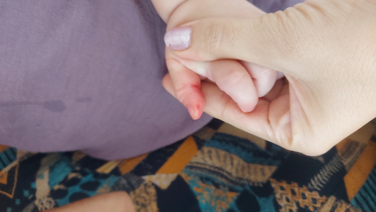 گرفتن در دست بچم فوریییی فوریی