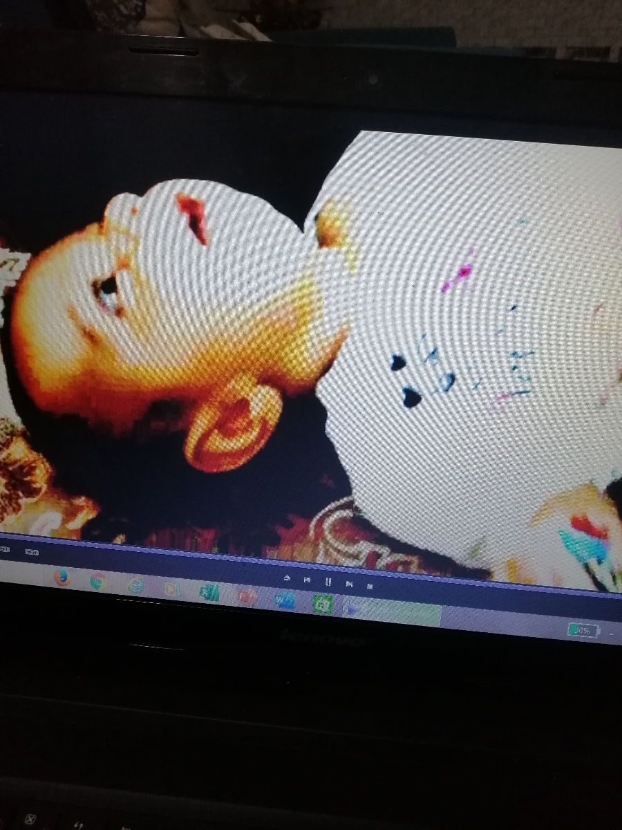 سلام فونت صفحه لب تابم توی برنامه kmplayer بهم خورده