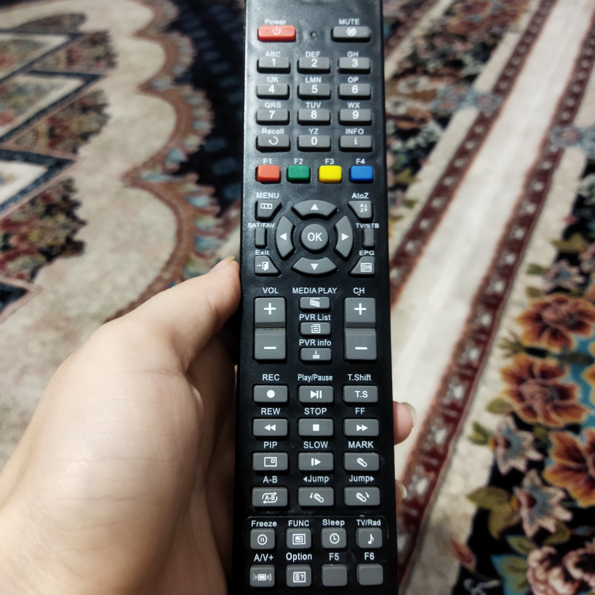 یه دیقه بیایید لطفاً 😑 یه دیقه بیایید لطفاً 😑