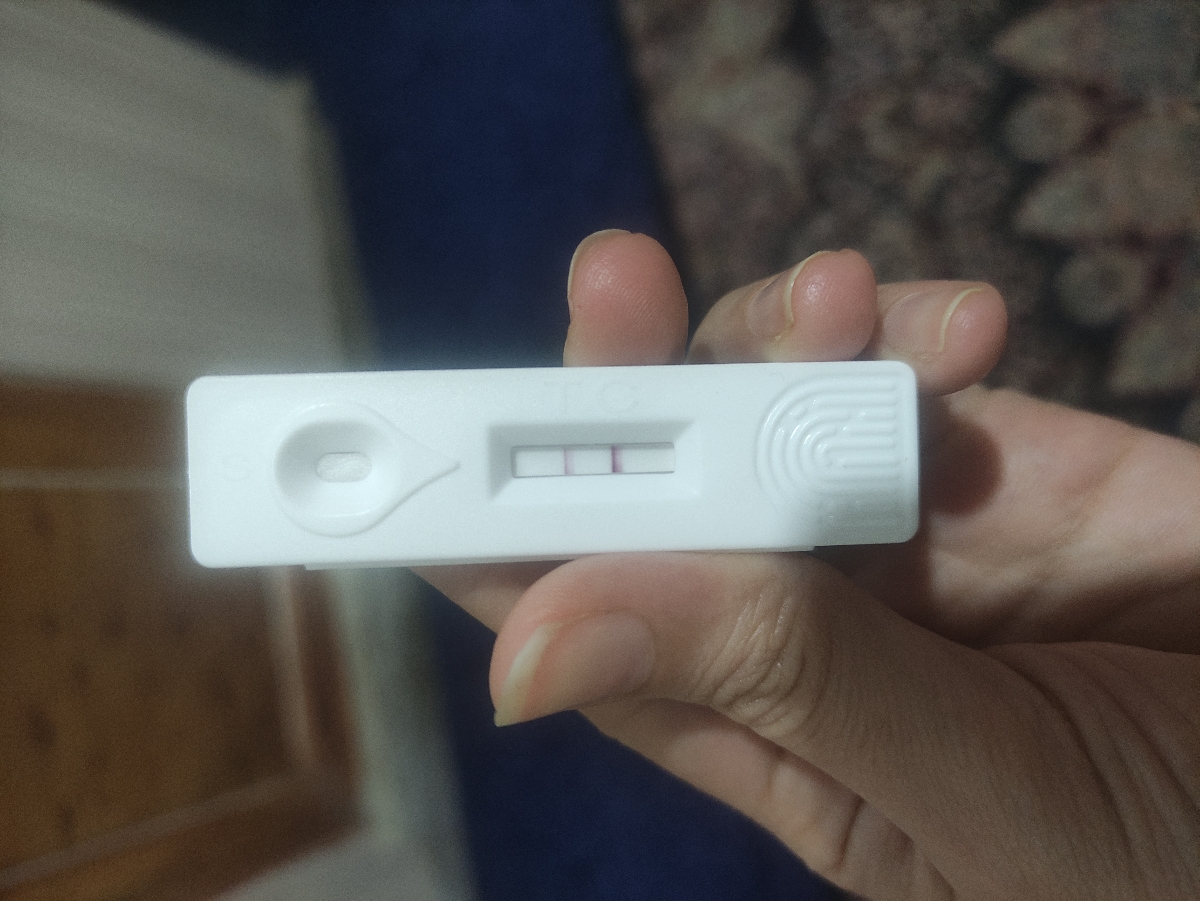 سلام منم روز ۱۲ انتقالم هست این بیبی چک آیا مثبتم سلام منم روز ۱۲ انتقالم هست این بیبی چک آیا مثبتم