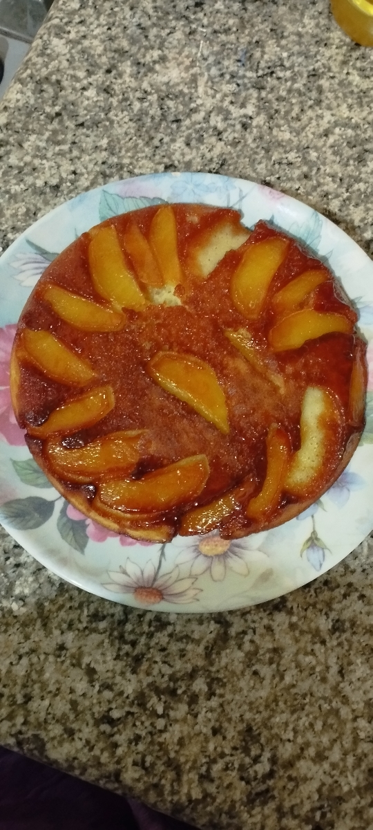 این کیکه مزه عشق میده این کیکه مزه عشق میده