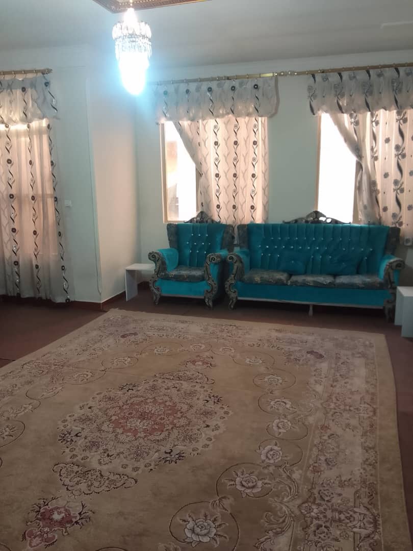کاغذ دیواری یا رنگ کاغذ دیواری یا رنگ