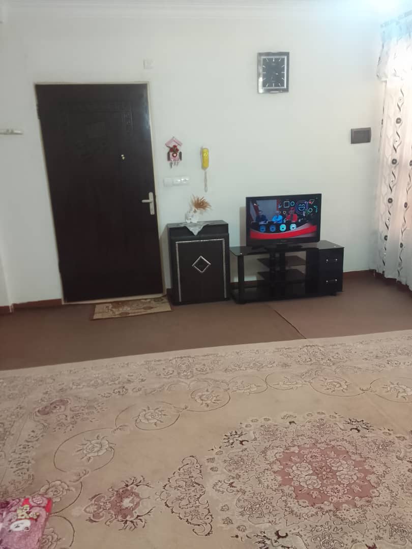 کاغذ دیواری یا رنگ کاغذ دیواری یا رنگ