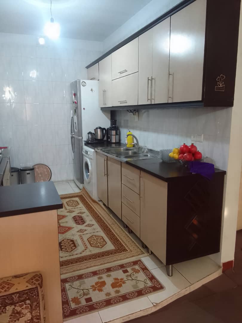 کاغذ دیواری یا رنگ کاغذ دیواری یا رنگ