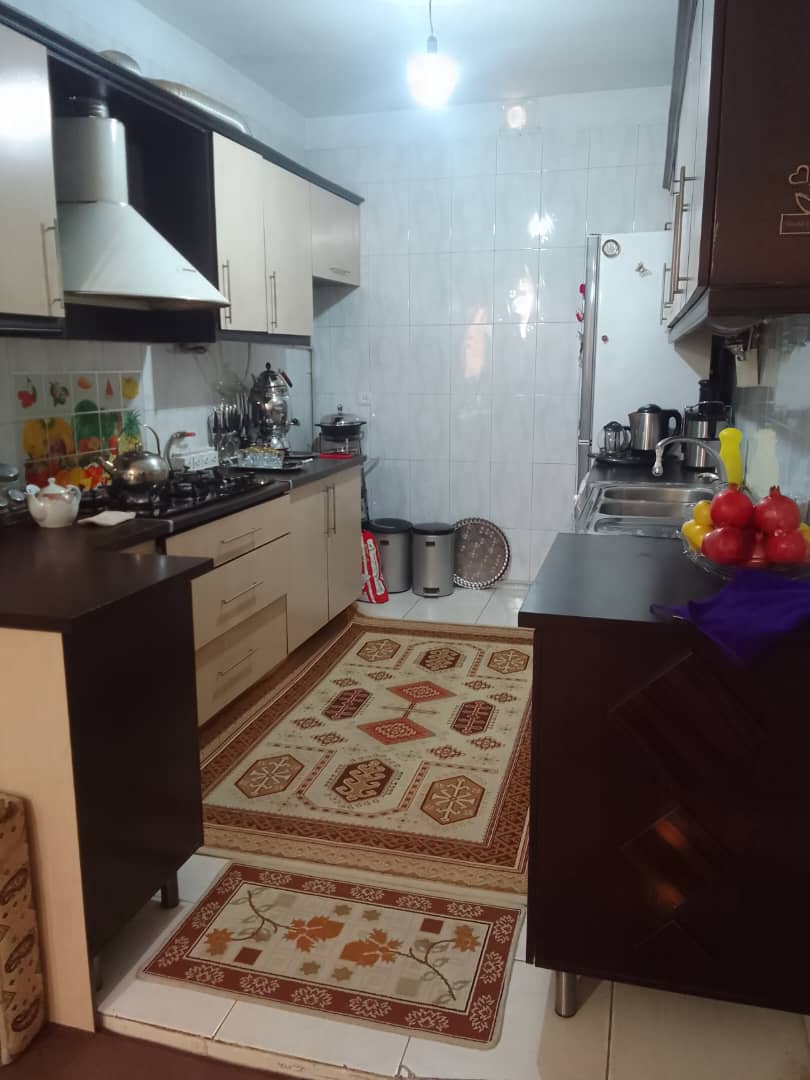 کاغذ دیواری یا رنگ کاغذ دیواری یا رنگ