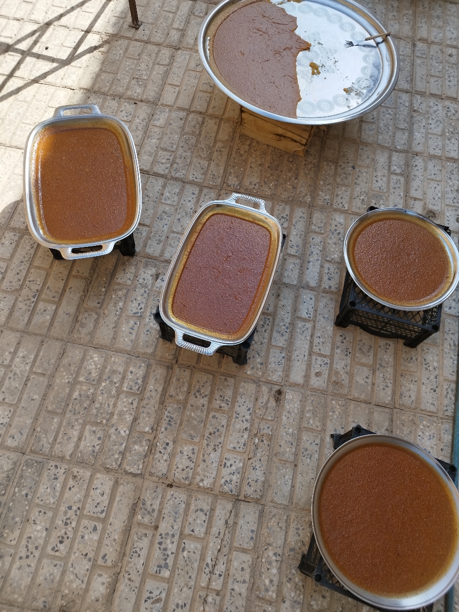 خانمهای کد بانو کسی بلده چجوری لواشک زرد آلو درست میکنن