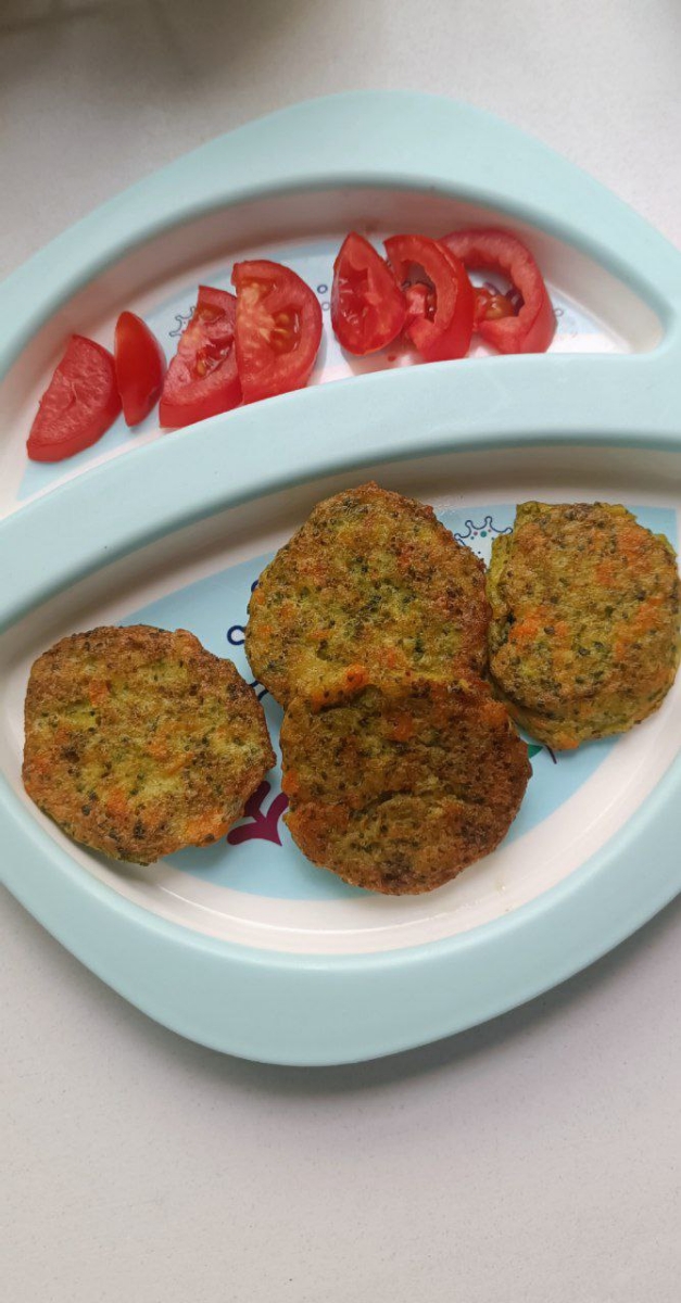 کوکو بروکلی 🥦🥔🥕🥚 سبب زمینی هویج بخار پزمیکنیم با بروکلی +نمک زردچوبه ادویه کاری تخم مرغ  آرد ذرت 
#کوکوبروکلی 🥦
