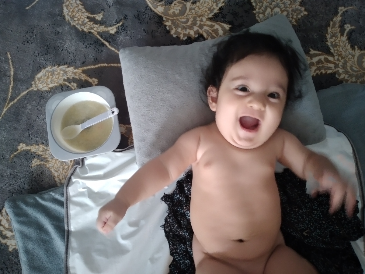 روز ششم هم گلابی .
ک قرار بود ابپز بشه .
من با رنده زیز 
رنده کردم 