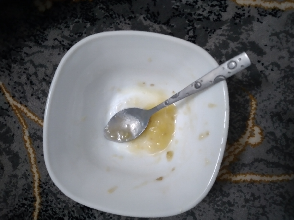 موز له شده با شیر خودم موز له شده با شیر خودم