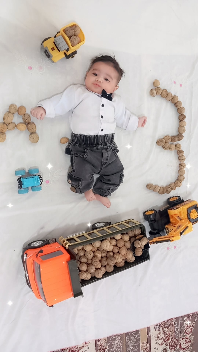 اینم از ۳ماهگی پسر من 
فقط یکم بد اخلاقه😁 اینم از ۳ماهگی پسر من 
فقط یکم بد اخلاقه😁