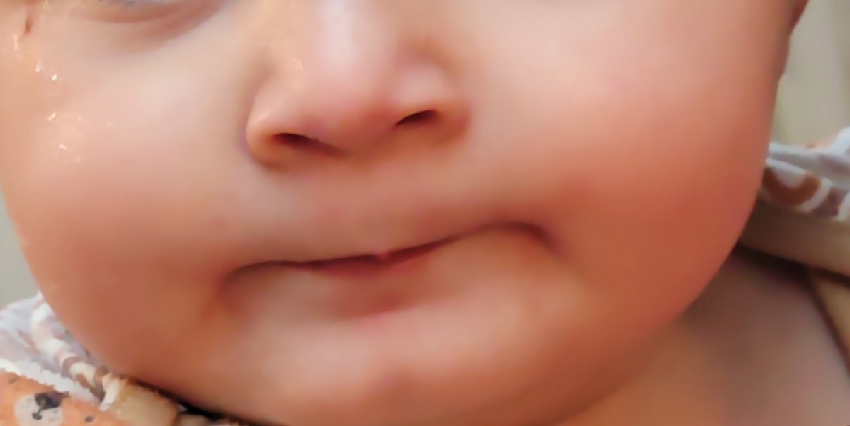 واکنش کودک به کشک بادمجون بیرونی واکنش کودک به کشک بادمجون بیرونی