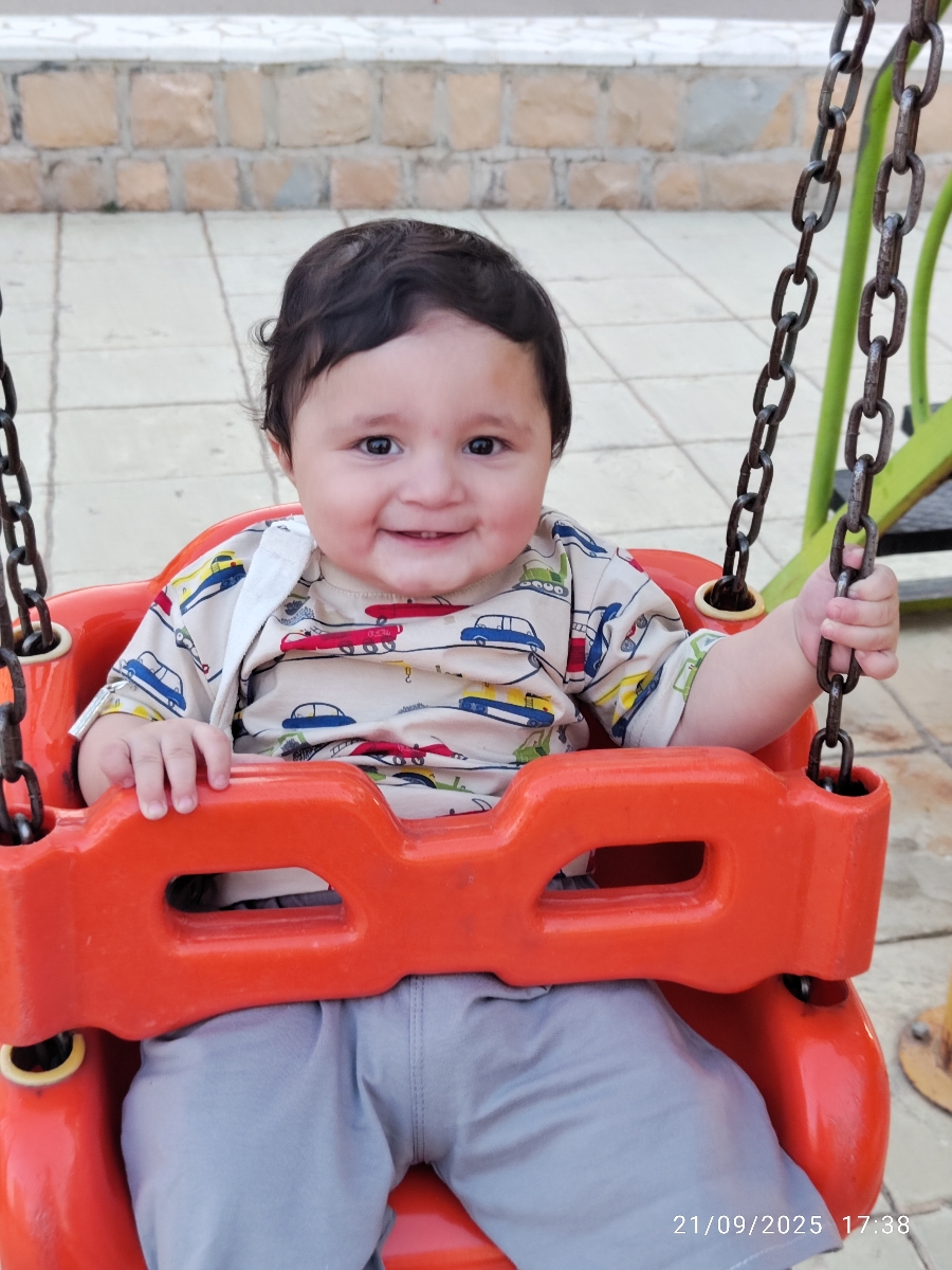 جوجه امیررضا که همیشه ی خدا یه جاش کبود یا زخمه 😂 جوجه امیررضا که همیشه ی خدا یه جاش کبود یا زخمه 😂