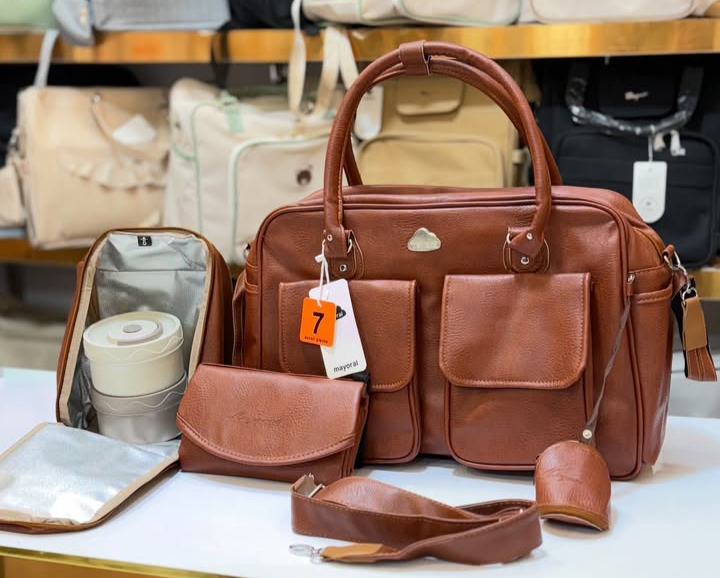 بچه ها کیف خریدم ،اینه ولی رنگ قهوه ای سوختش بچه ها کیف خریدم ،اینه ولی رنگ قهوه ای سوختش